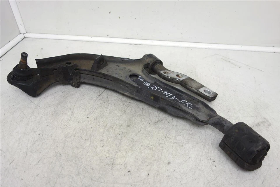 Brazo de control inferior del conductor delantero izquierdo Infiniti I30 96 97 98 99 54501-39U10 Foto 2 de 4