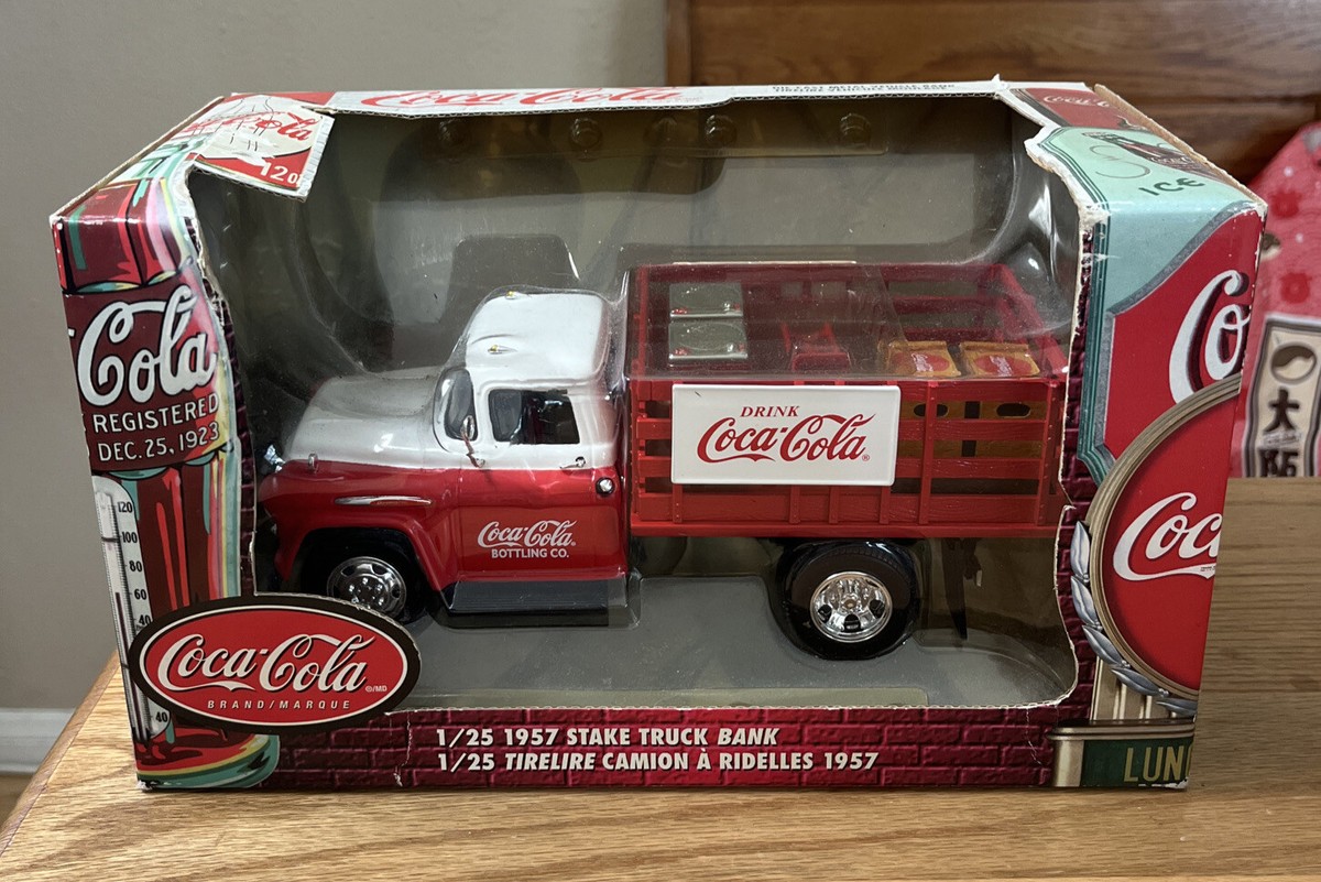 コカコーラミニカー　1957 ステークトラックバンク 1/25 Coca Cola 1957 STAKE TRUCK BANK 1:25 scale Die Cast Replica