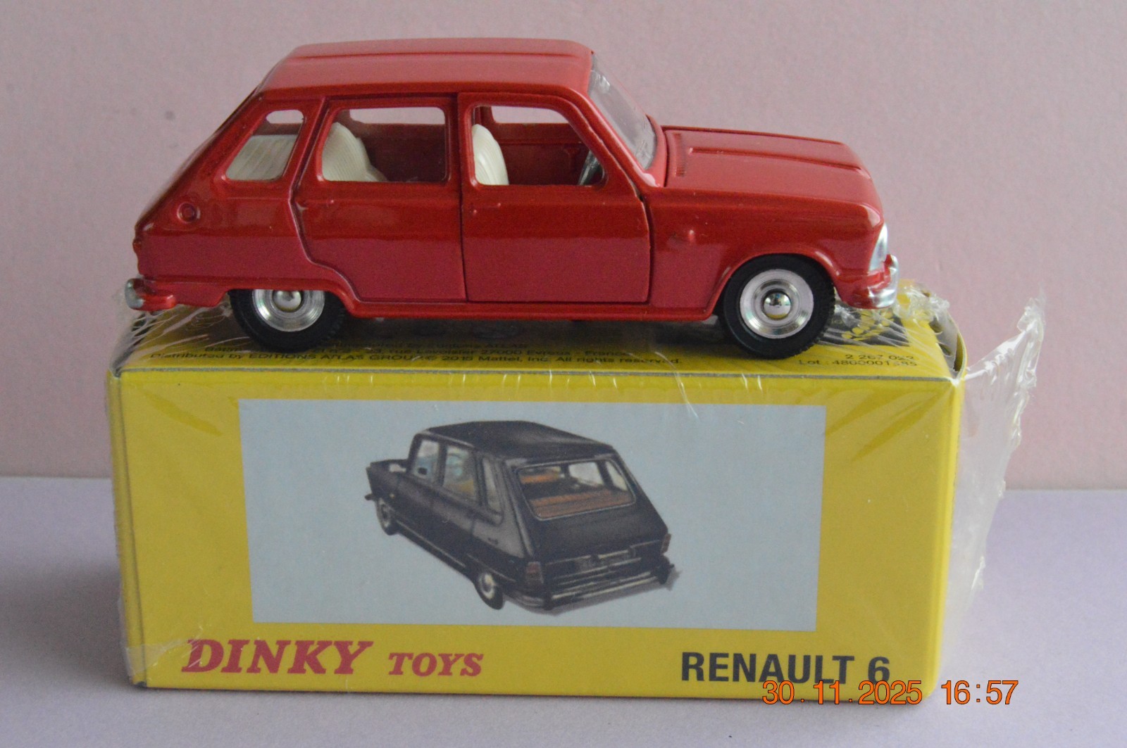 Dinky France 1416, Renault R6 - Free Price Guide & Review