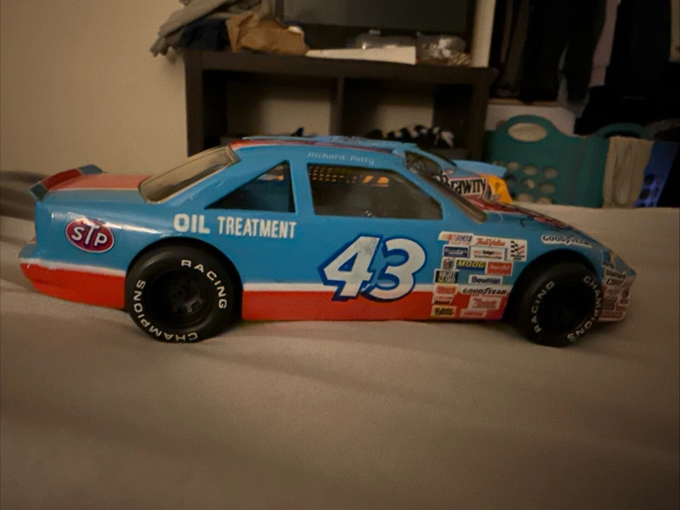 Racing Champions 1991 Firmado Richard Petty #43 STP Pontiac 1/24 Diecast NASCAR Foto 4 de 4