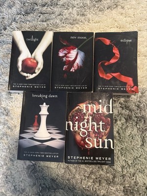 Twilight Saga Stephenie Meyer 5-Book Paperback Box Set, Including Midnight Sun