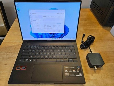 ASUS Zenbook 14'' WUXGA Touchscreen Ryzen 7 8840HS 16GB 1TB SSD UM3406HA-WS74T