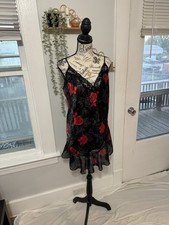 Secret Treasures Women  s Black Red Floral Lace Ruffle V-Neck Chemise G