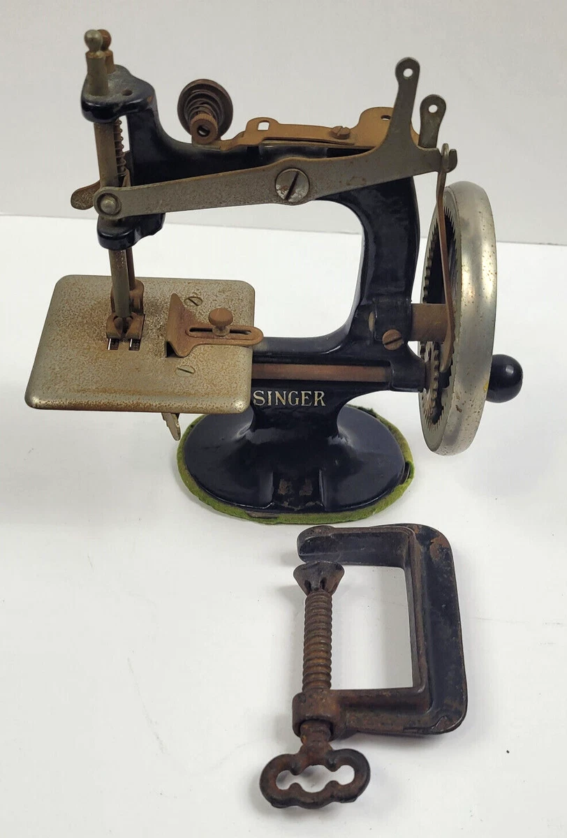 Antique Singer Sewing machine Model 20 miniature by landofaahs