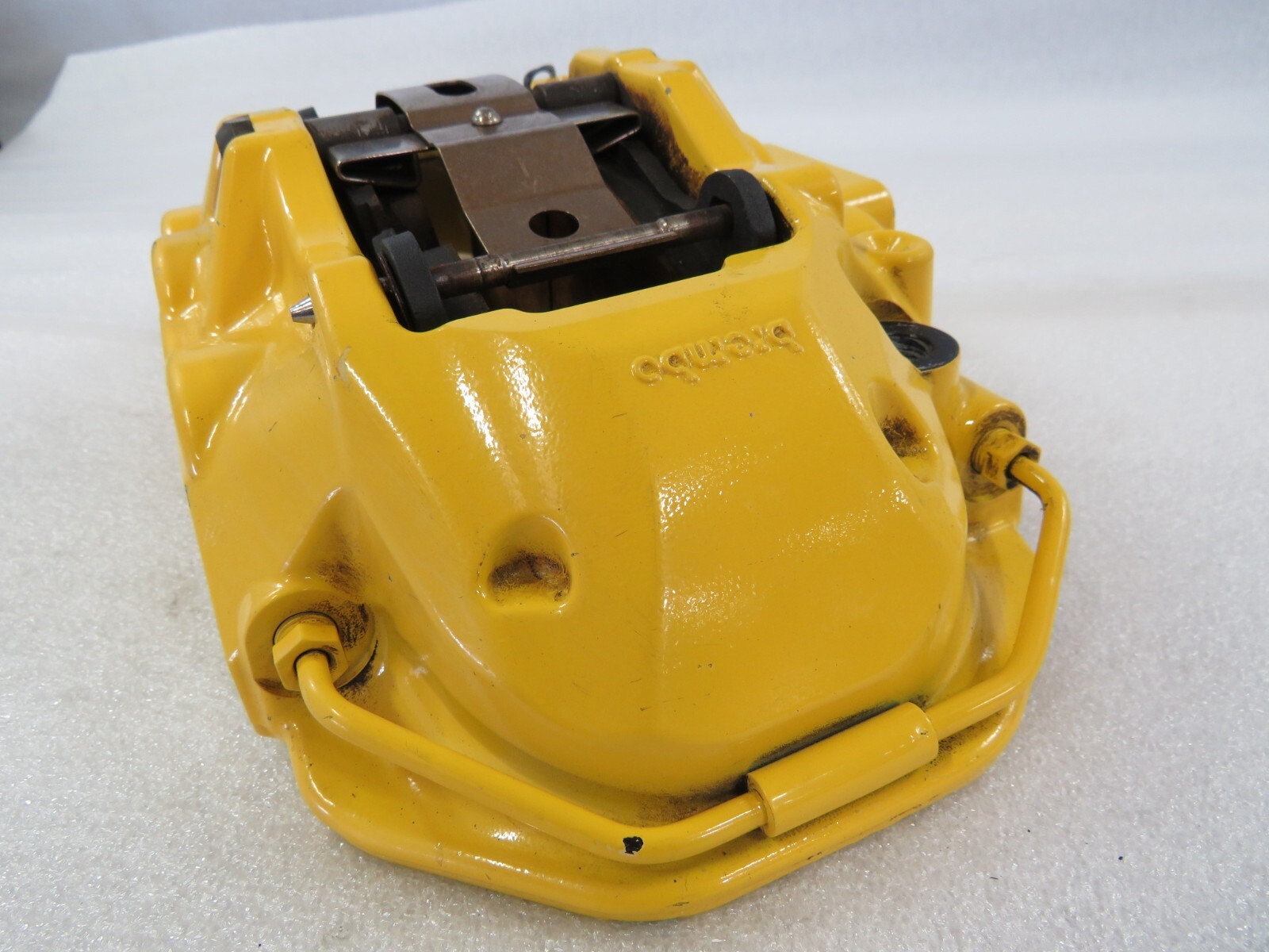 Maserati Granturismo, LH, Front Brake Caliper, Yellow, Chipped, Used, 82102601
