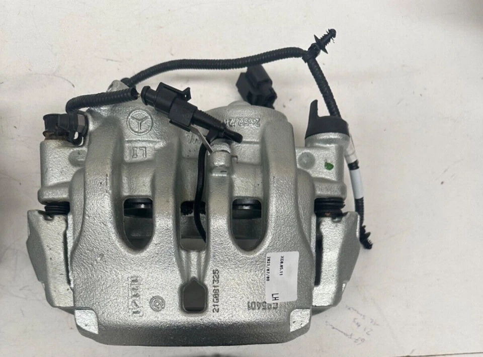 PINZA DE FRENO DELANTERA IZQUIERDA OEM COMPATIBLE CON MERCEDES-BENZ SPRINTER W907 A9074211900 Foto 2 de 4