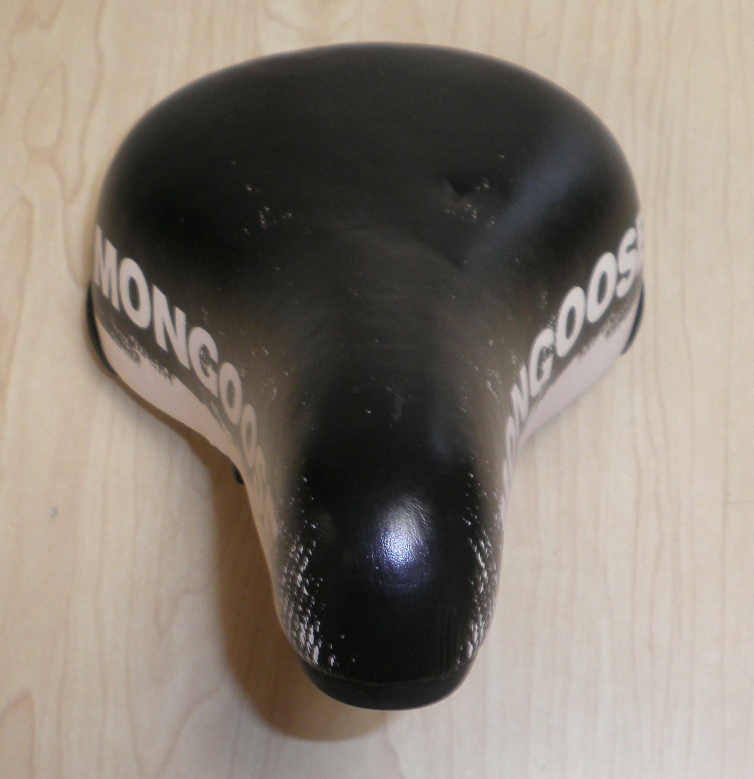 MONGOOSE BLACK/WHITE BICYCLE SADDLE/SEAT PARTS 767
