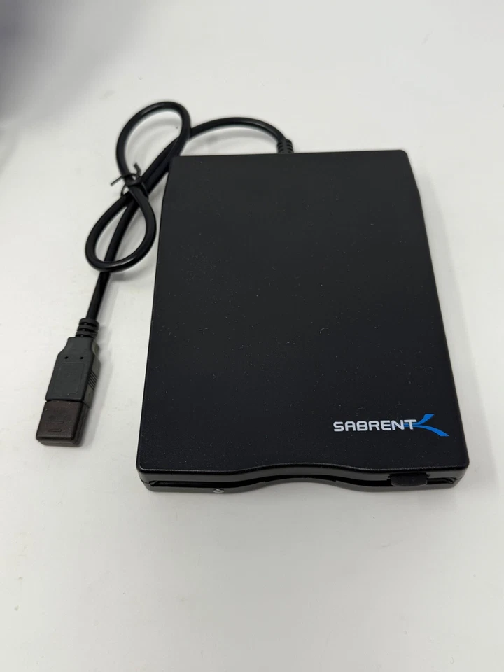 UNIDAD DE DISQUETE USB SABRENT EXTERNA 3,5” 1,44 MB SBT-UFDB – CAJA ABIERTA Foto 3 de 4