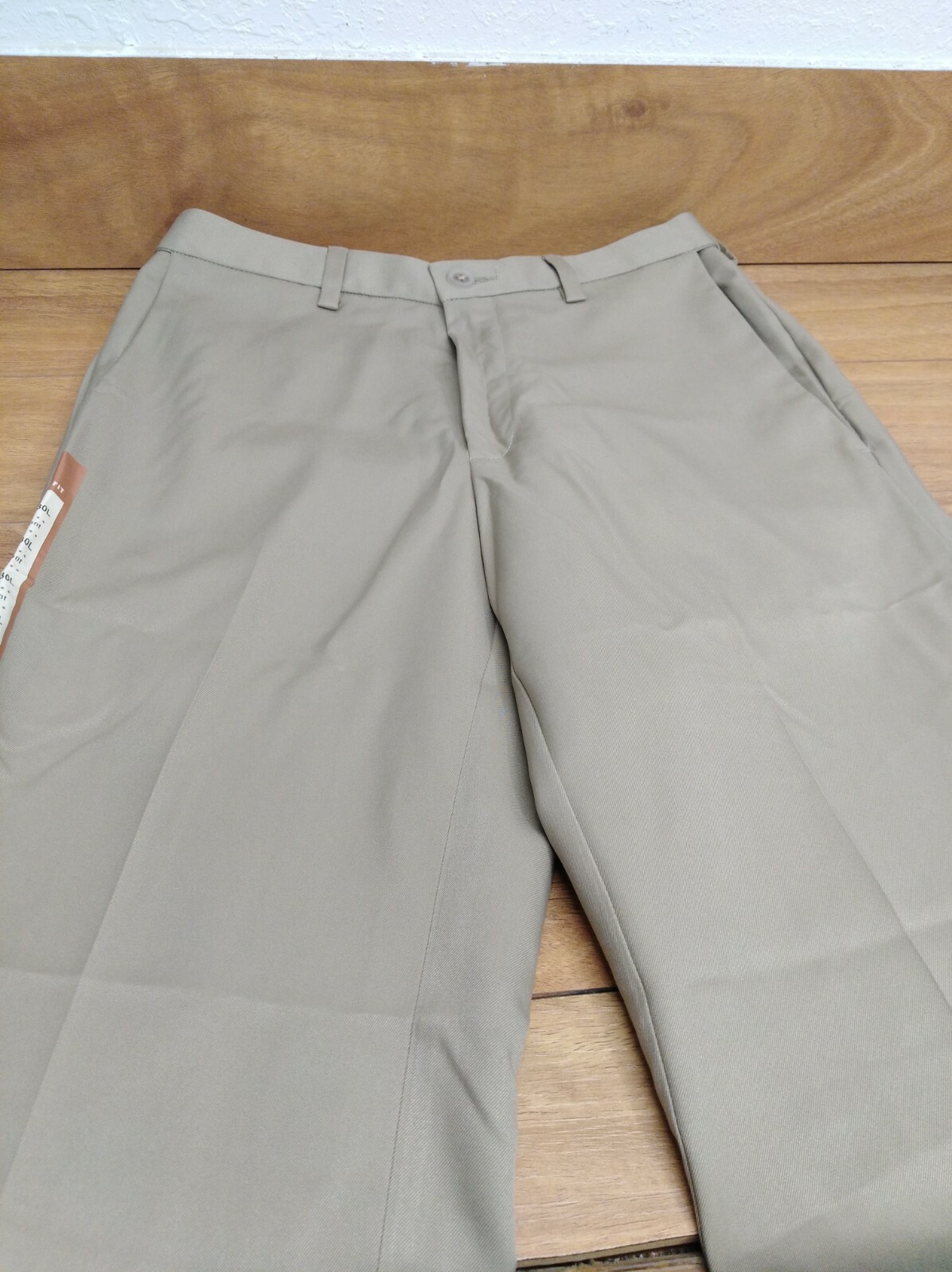 Haggar Clothing Cool 18 Perf No Iron Comfort Waist Khaki Men's Dress