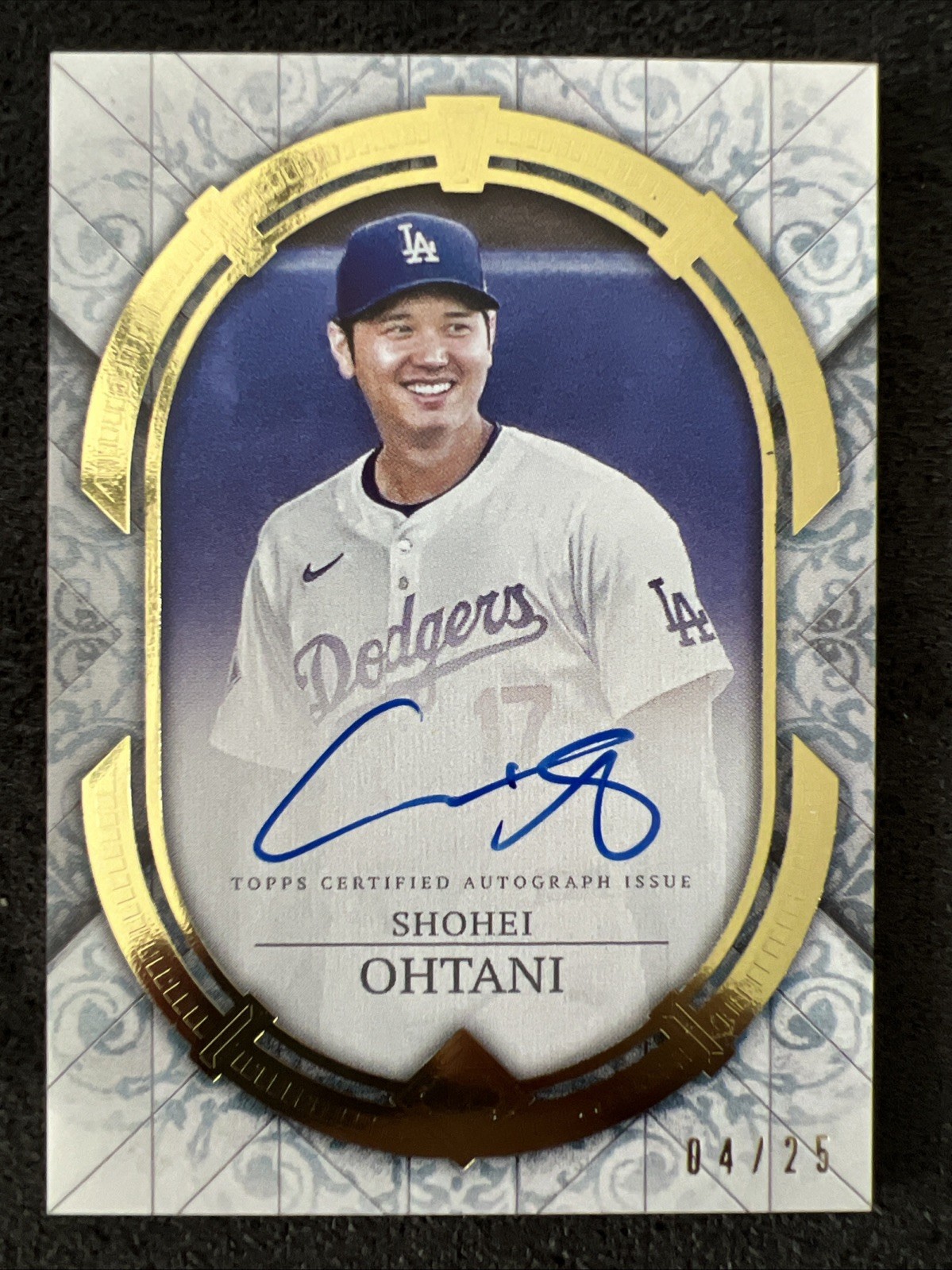 Shohei Ohtani 2024 Topps Transcendent On Card Auto /25