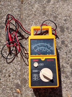 Megger BM100 vintage handheld analogue insulation and continuity tester
