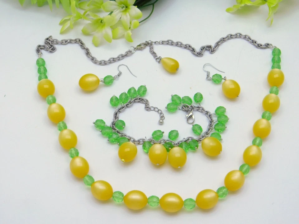 3pc~SET~YELLOW~MOONGLOW~LEMON DROPS~GREEN~GLASS~BEADS~BRACELET~EARRINGS~NECKLACE - Image 3 of 4