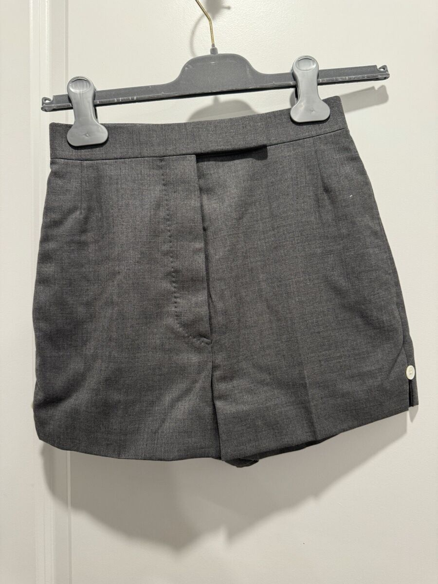 【送料&関税込】Thom Browne High-waisted Thigh-length Shorts Thom Browne - SHORTS HIGH WAISTED IN WOOL MILANO | HBX