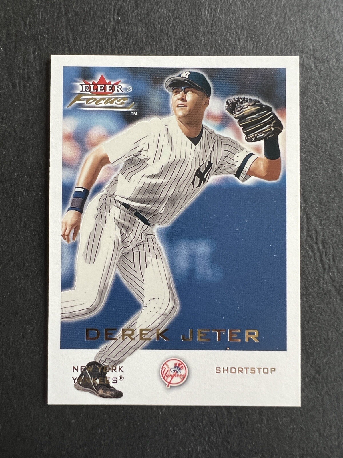 2001 Fleer Focus Derek Jeter #1 - 50% off 5 or more under $5