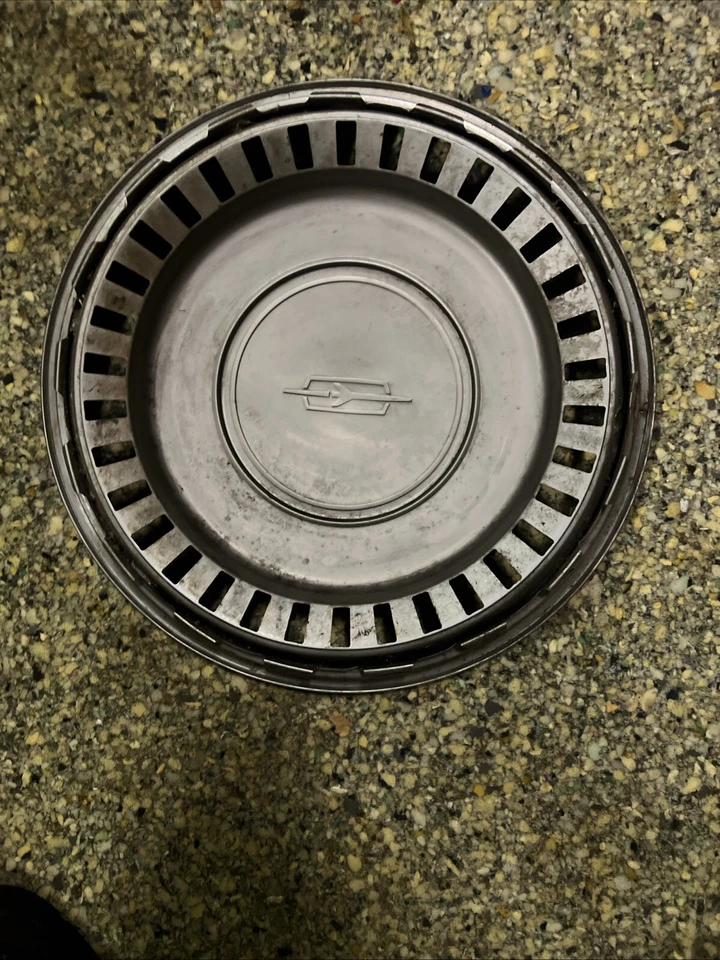 Cubierta de rueda tapacubos única de 15" OEM 00550619 1975-1977 Oldsmobile Cutlass (1769) Foto 3 de 4