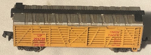 N Scale Union Pacific UP 294739 Stock Car - Picture 4 of 11