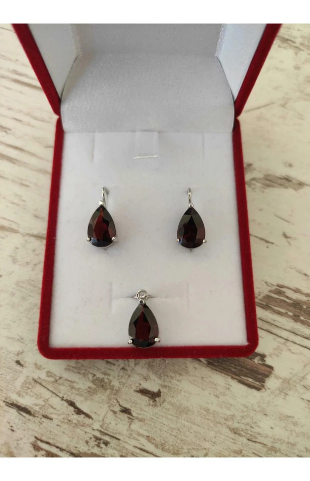 Women silver drop shaped earrings leverback with natural Czech garnet pyrope - Image 2 of 4
