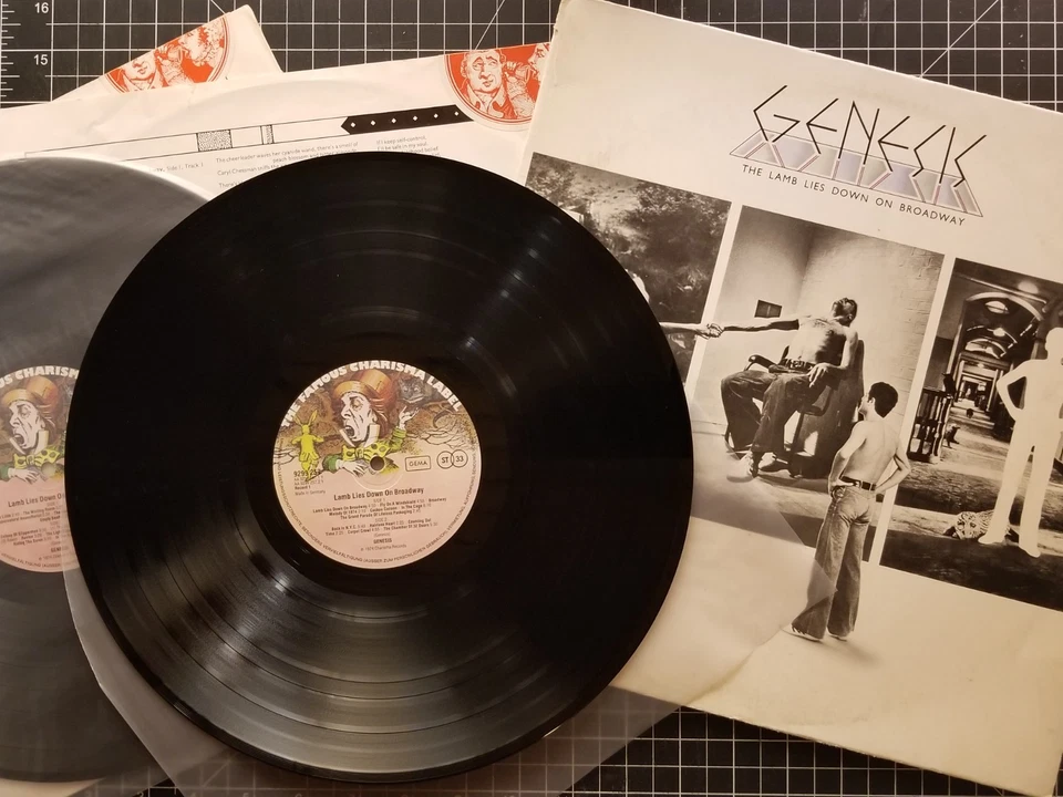 GENESIS The Lamb Lies Down On Broadway 2LPs 1974 GERMANY PRESS VG+/VG+ w/ INNERS - Image 4 of 4