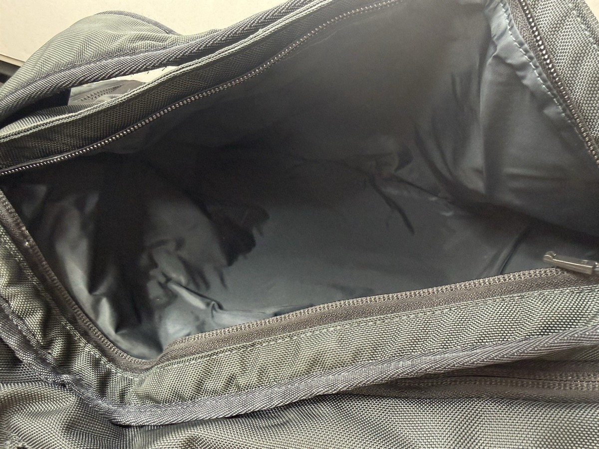 does the lululemon belt bag fit plus size Reviewing the infamous Lululemon Belt Bag as a plus size woman. I love how  functional it is BUT not completely sold on how it fits when wearing it  across my chest. Plus I wish it was more pink BUT the