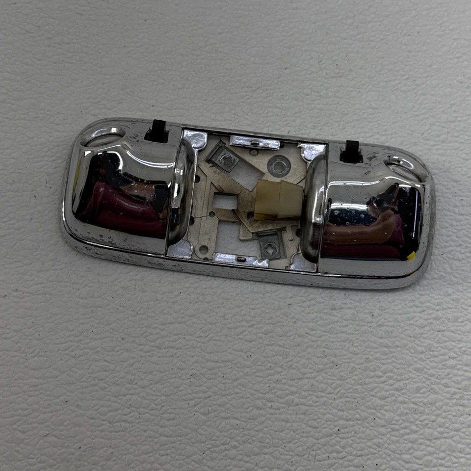 Ford F-150 F-250 F-350 Bronco 1980-1996 y más luz domo cromada superior OEM Foto 4 de 4