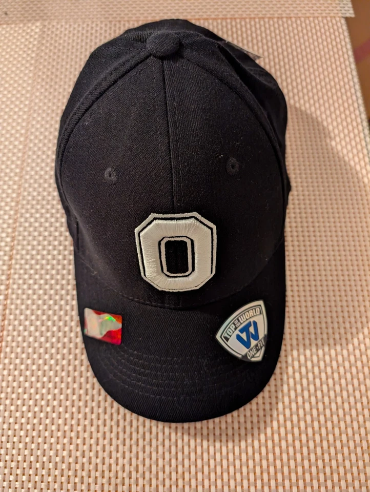 NUEVO Ohio State Buckeyes Gorra Top of World M/L One Fit Negro Blanco "O" Nuevo con Etiquetas Foto 2 de 4