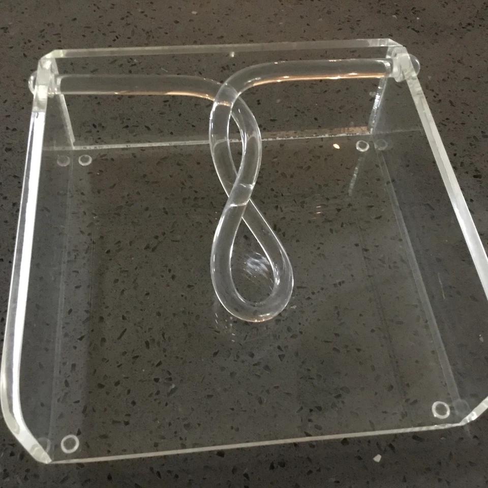 Lucite se vende en un conjunto portabotellas de vino y servilletas a juego de colección Foto 2 de 4