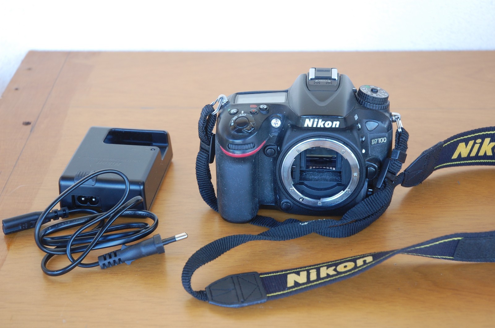 NIKON D7100 - SOLO 72.102 SCATTI - PERFETTA