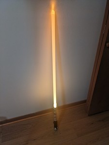 Realistic, metal lightsaber with batteries included