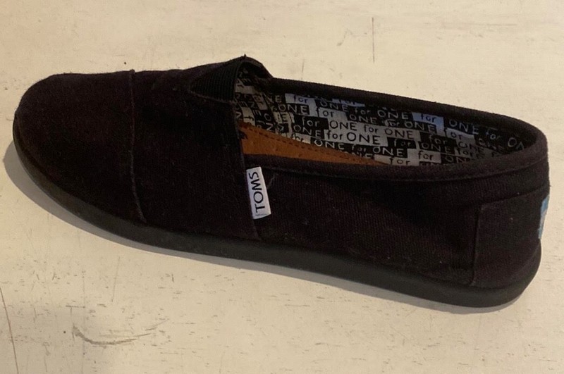 TOMS Classic Black Canvas Shoes; Youth Girls 5; excellent condition