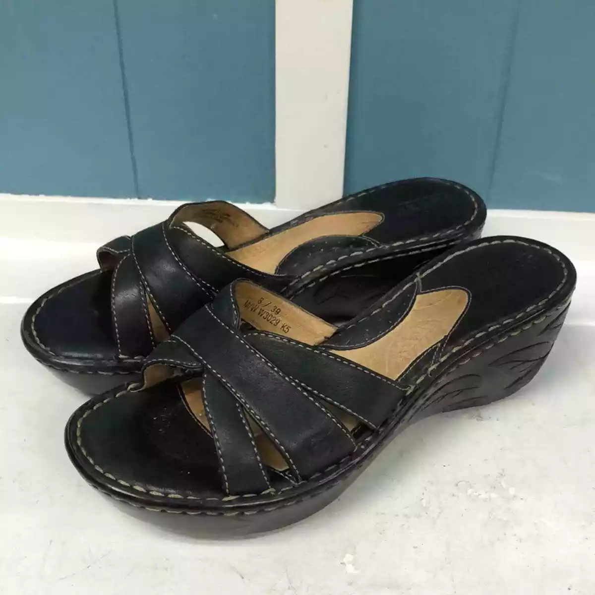 Boc deals black sandals
