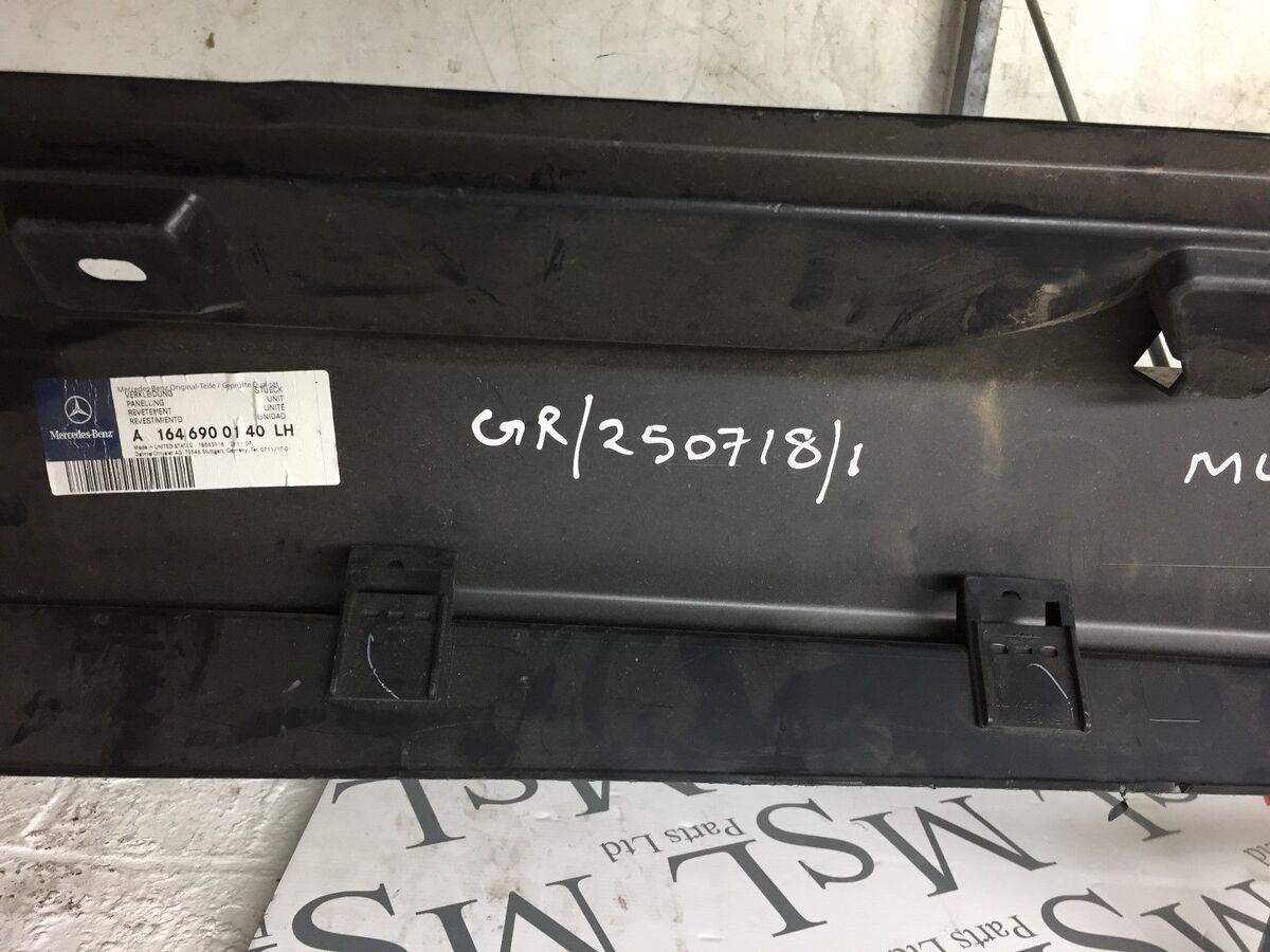 MERCEDES BENZ W164 ML SIDE SKIRT N/S LEFT SIDE A1646900140 MERCEDES BENZ W164 ML SIDE SKIRT N/S LEFT SIDE A1646900140