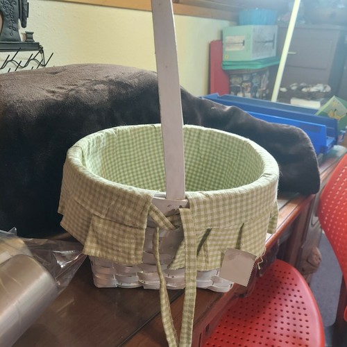 Round Wood White Wicker Basket w/green & white gingham Liner & Square Base 11" d - Picture 4 of 7