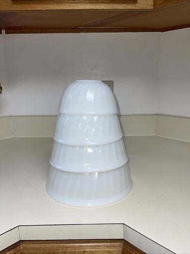 Vintage Fire King Milchglas Swirl Stapelschalen 6” 7” 8” 9” Top Zustand
