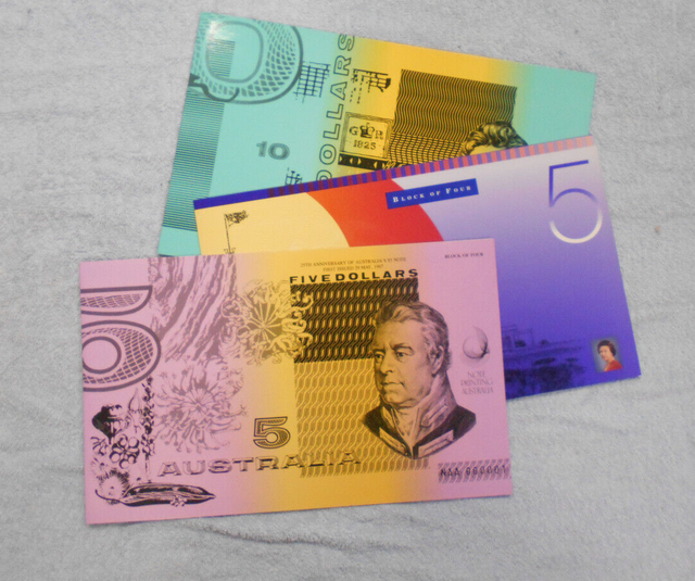 #T115. THREE(3) UNCUT BLOCKS OF FOUR AUSTRALIAN BANKNOTES IN FOLDERS #T115. THREE(3) UNCUT BLOCKS OF FOUR AUSTRALIAN BANKNOTES IN FOLDERS