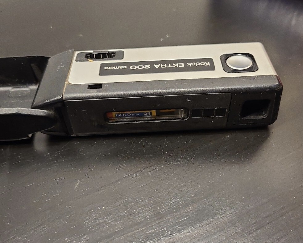 Kodak ektra 200 camera