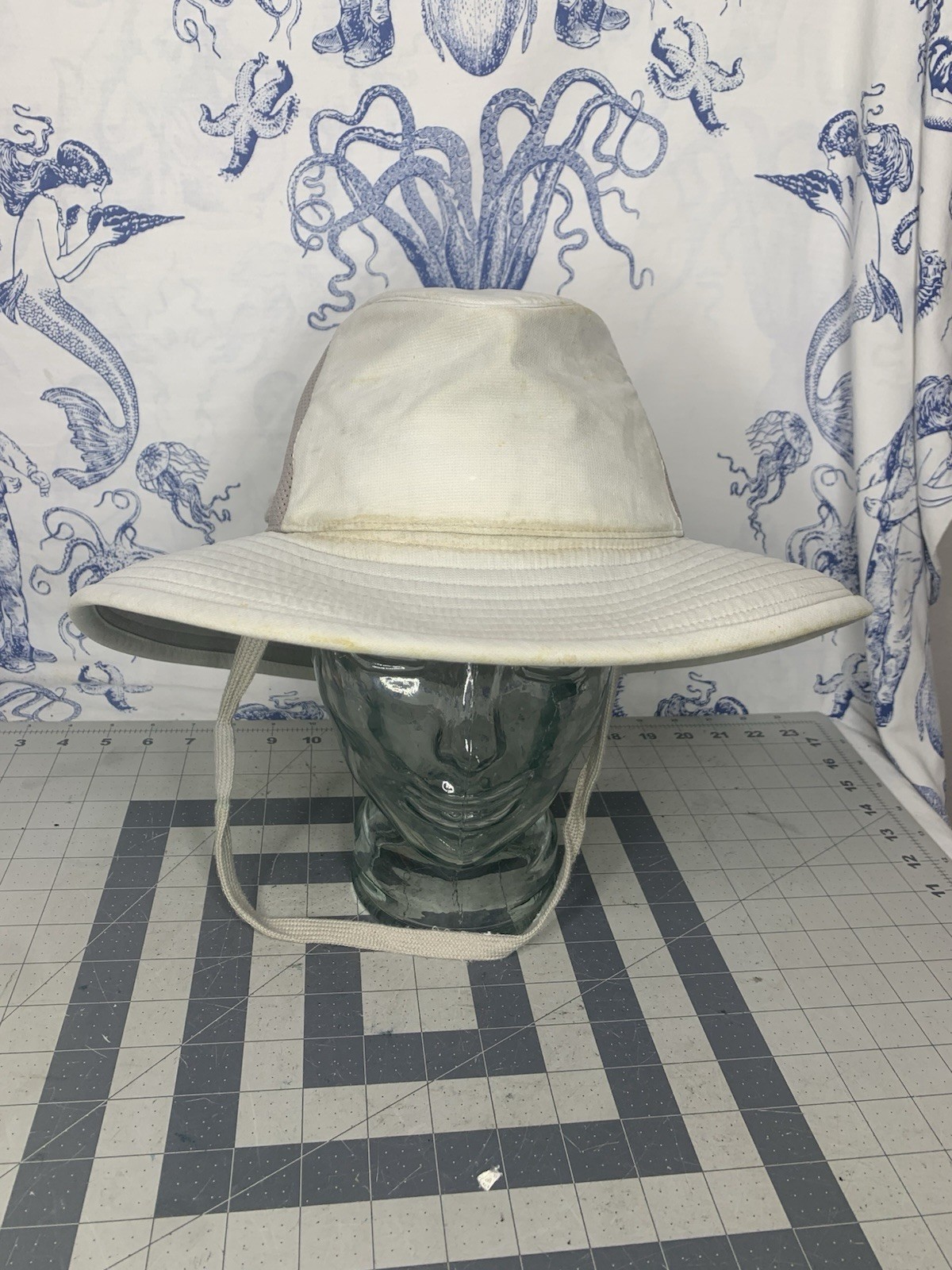 Tilley T5MO Adventure Hat Size 7 3/8 Khaki color Vented Sun 