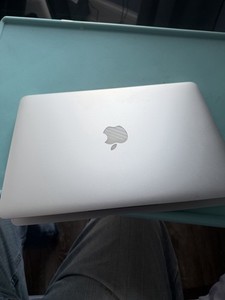 Apple MacBook Air 13.3'' (256GB SSD, Intel Core i5 5th Gen., 1.8GHz, 8GB RAM)...