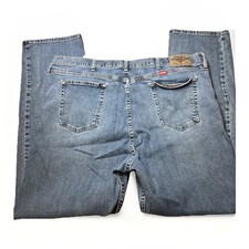 Wrangler Relaxed Straight Classic Men's Jeans Size 42 x 32 Blue Medium Wash