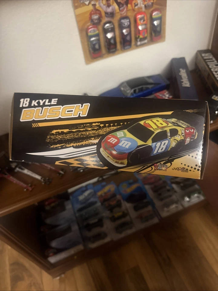 Kyle Busch 18 M&M Action Racing Collectables 2009 From Las Vegas 1/24 - Image 4 of 4