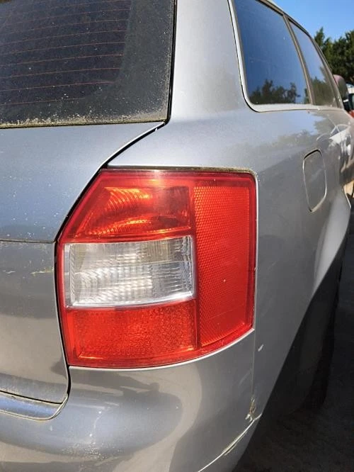 Feu arriere principal droit (feux) AUDI A4 2 AVANT PHASE 1 BREAK BEX - Photo 1/4