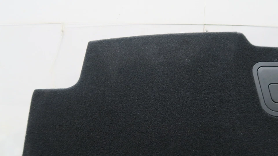Оригинальная панель крышки багажника заднего багажника Volvo XC60 2018-2022 годов выпуска 32149605 - Изображение 2 из 4