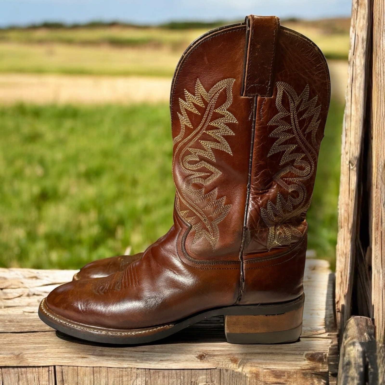 Justin Men's Brown Western Cowboy Boots with Vibram Oil-Resistant Sole Size 8D