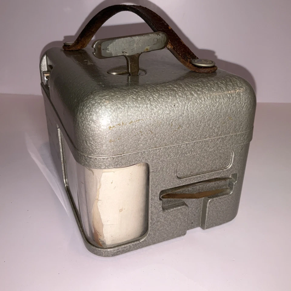 Vintage Swiss Made STB Pigeon Racing Clock Works With Key - Image 4 of 4