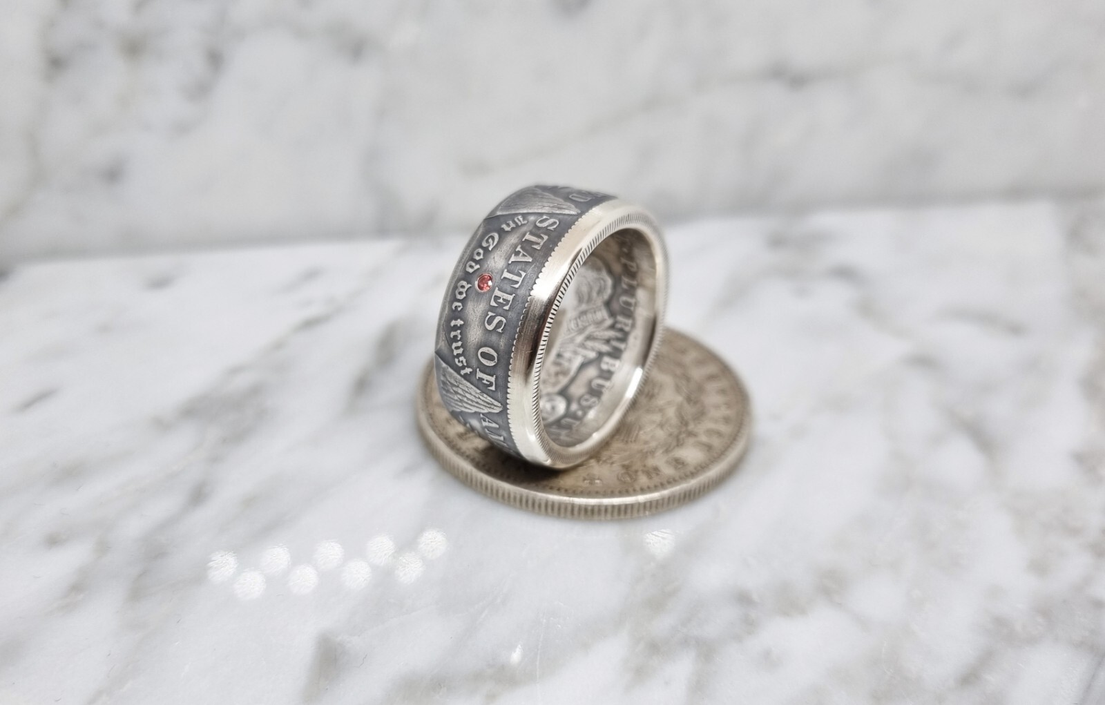 Bague Dollar Morgan argent et rubis pour sublimer votre style quotidien