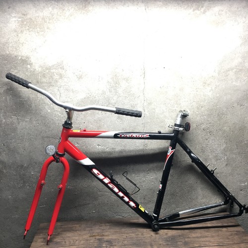 Red Black Giant Upland MTB Bike Large 19.5" Hardtail Steel Rigid bicycle