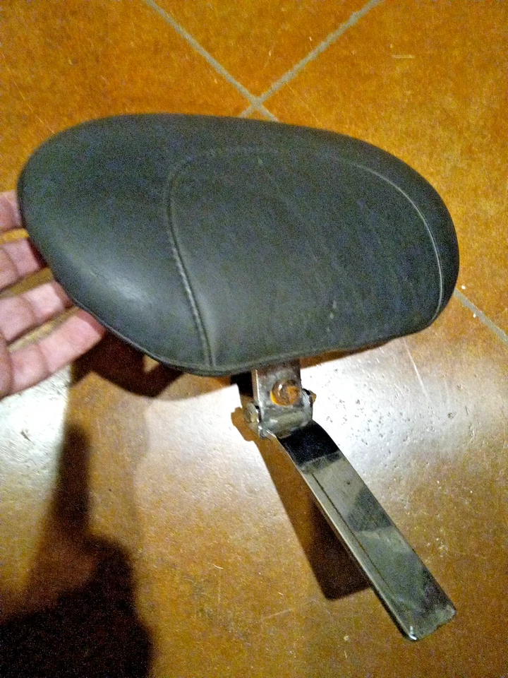 Kit de respaldo ajustable para conductor Mustang liso con tachuelas - negro con tachuelas Foto 3 de 4