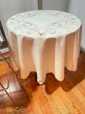 New 68" Round hand embroidery pure linen from Madeira  tablecloth and 6 Napkins.