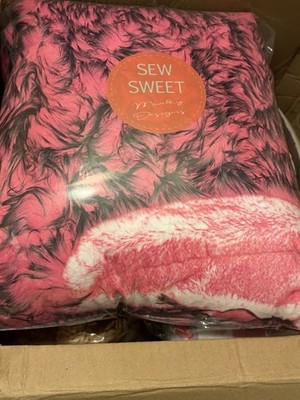 Sew Sweet Minky Designs 60 x 72 Pink/Black Teddy And lush Blanket