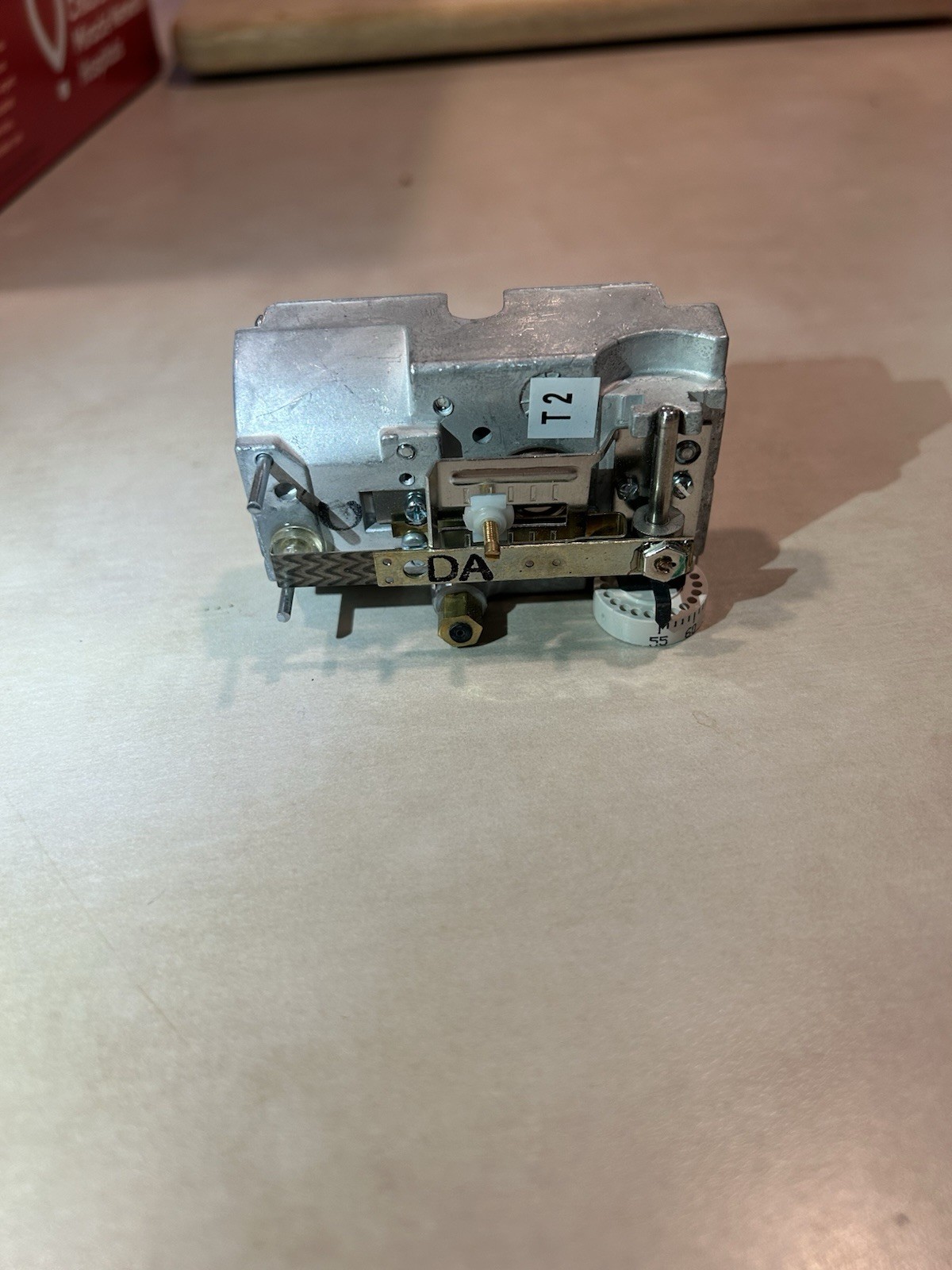 Johnson Controls T4002-201 Pneumatic Thermostat (Direct Acting)