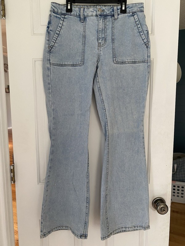 No Boundaries Women's Light Blue Denim Flared Jeans Pockets Button Zip Accents